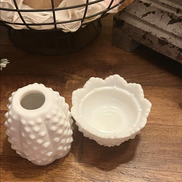 Elegant White Hobnail Fairy Lamp - Picture 2 of 2